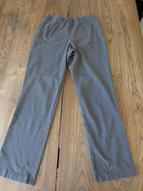 L.L. Bean Women's Stretchy Grey Pants With Stretchy Waistband Size Small